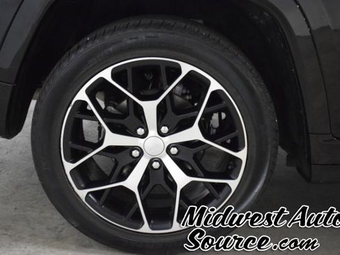 Used 2024 Jeep Grand Cherokee Summit image 9