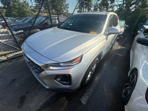 Used 2019 Hyundai Santa Fe SEL FWD image 2