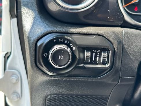 Used 2021 Jeep Wrangler Unlimited Sahara AWD/4WD image 26