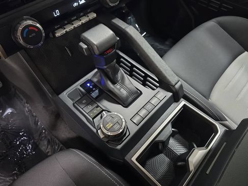 Certified 2024 Toyota Tacoma TRD Off-Road AWD/4WD image 22