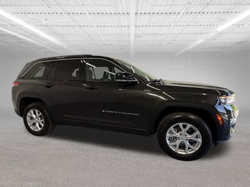 Used 2024 Jeep Grand Cherokee Limited w/ Trailer Tow Package AWD/4WD image 6