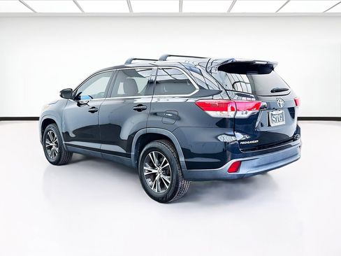 Used 2019 Toyota Highlander LE w/ Carpet Mat Package (TMS) image 6