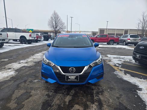 Used 2021 Nissan Versa SV image 2