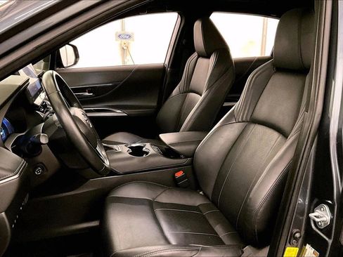 Used 2021 Toyota Venza Limited w/ Advanced Technology Package image 24