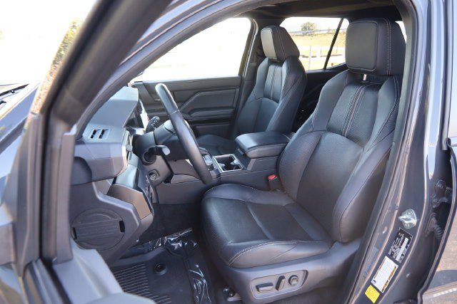 Used 2025 Toyota 4Runner Limited AWD/4WD image 10