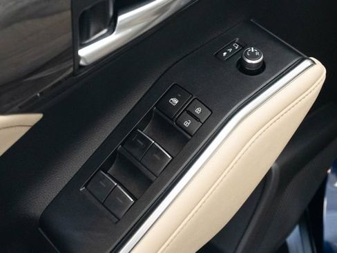 Used 2024 Toyota Highlander Platinum FWD image 5