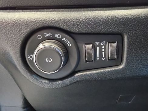 Used 2026 Chrysler Pacifica Select FWD image 18