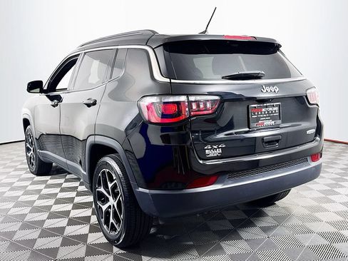 Used 2024 Jeep Compass Latitude AWD/4WD image 5