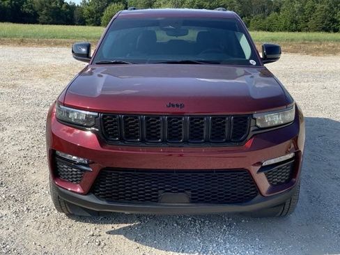 Used 2023 Jeep Grand Cherokee Limited w/ Black Appearance Package AWD/4WD image 13