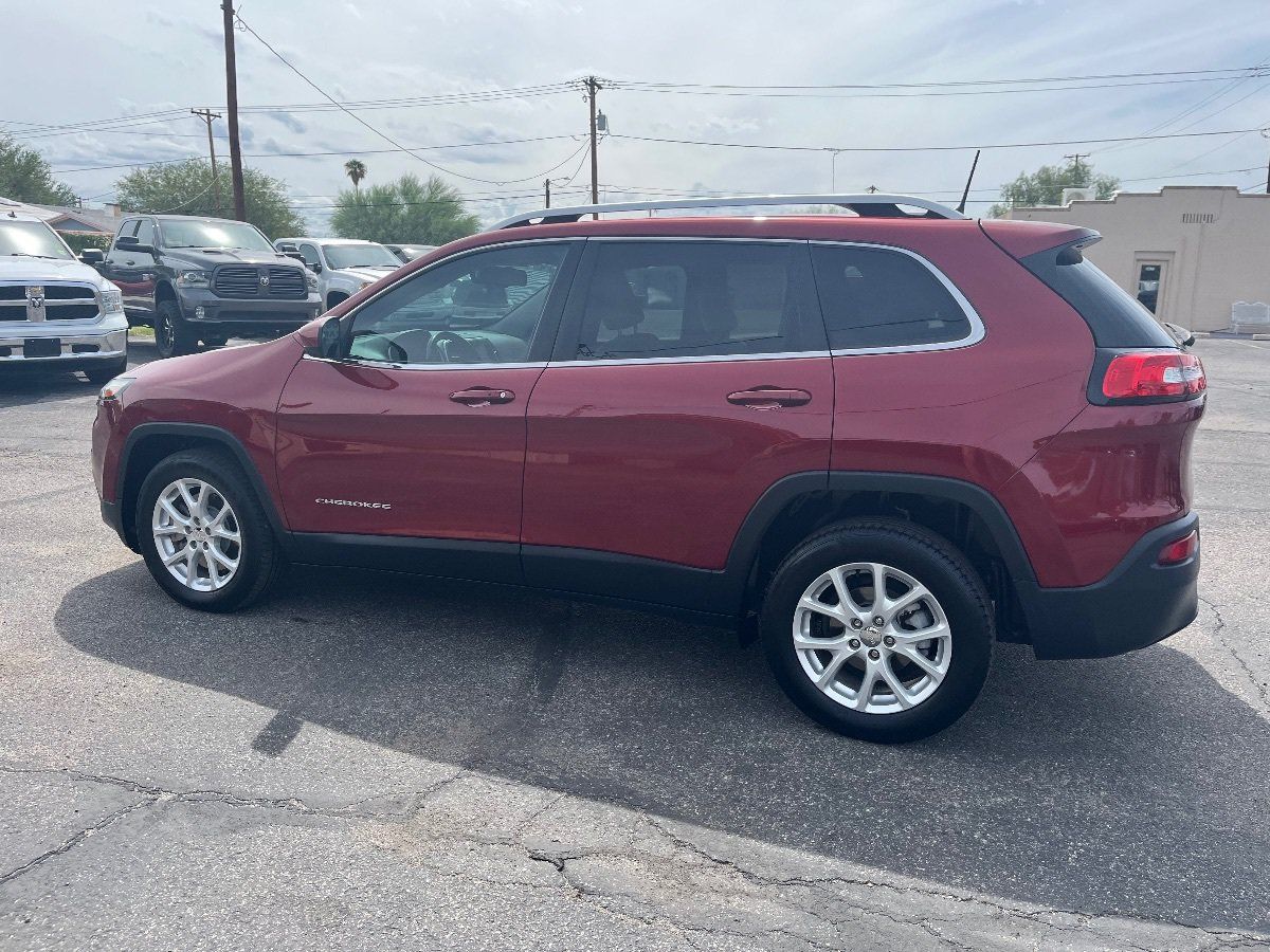 Used 2017 Jeep Cherokee Latitude w/ Comfort/Convenience Group FWD image 8