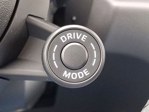 Used 2025 Porsche Macan image 22