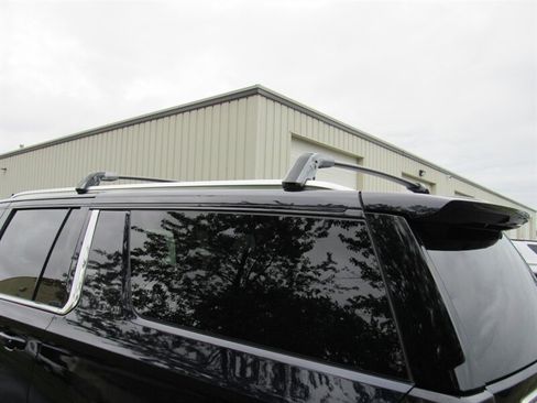 Used 2021 Chevrolet Suburban LT w/ Luxury Package AWD/4WD image 11