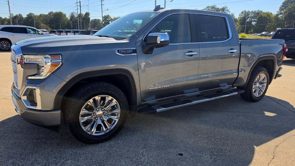 Used 2021 GMC Sierra 1500 Denali w/ Driver Alert Package II AWD/4WD image 3