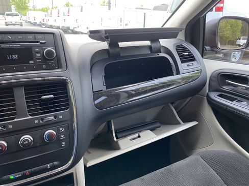 Used 2016 Dodge Grand Caravan American Value Package w/ UConnect Hands-Free Group FWD image 29