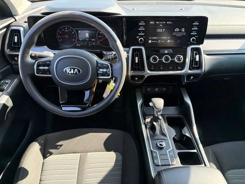 Used 2021 Kia Sorento LX FWD image 16