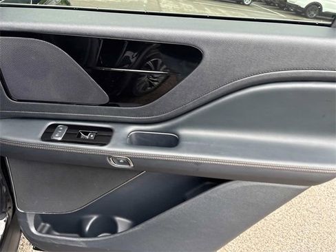 Certified 2025 Lincoln Aviator AWD image 22