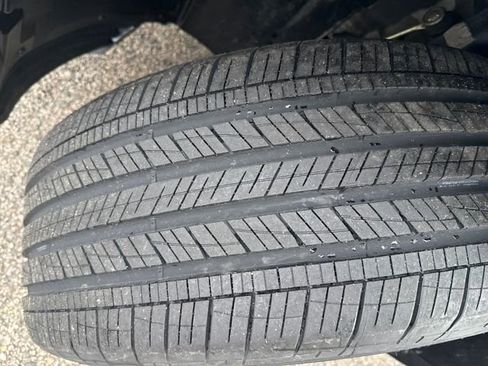 Used 2024 Volkswagen Atlas SE w/ Panoramic Sunroof Package image 40