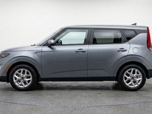 Used 2025 Kia Soul LX w/ LX Technology Package FWD image 5