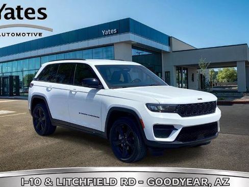 Used 2023 Jeep Grand Cherokee Altitude AWD/4WD image 1