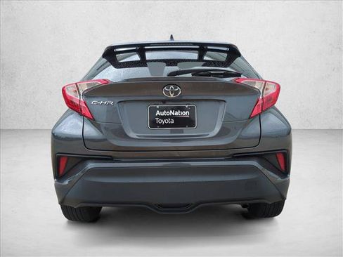 Used 2022 Toyota C-HR XLE FWD image 6