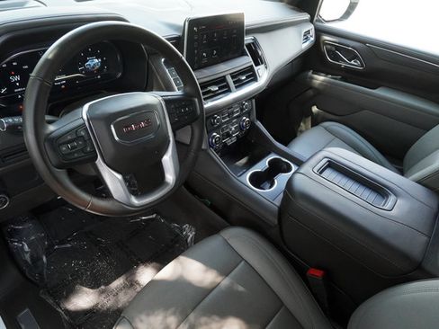 Used 2024 GMC Yukon XL SLT w/ SLT Premium Package AWD/4WD image 20