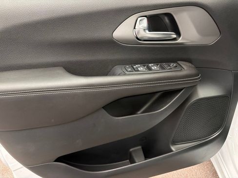 New 2027 Chrysler Pacifica LX FWD image 5