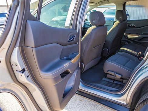 Used 2023 GMC Acadia SLE w/ Driver Convenience Package image 24