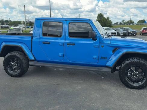 Used 2025 Jeep Gladiator Sport AWD/4WD image 8