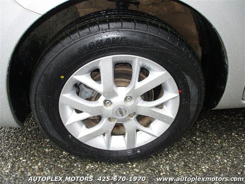 Used 2018 Nissan Versa SV image 4