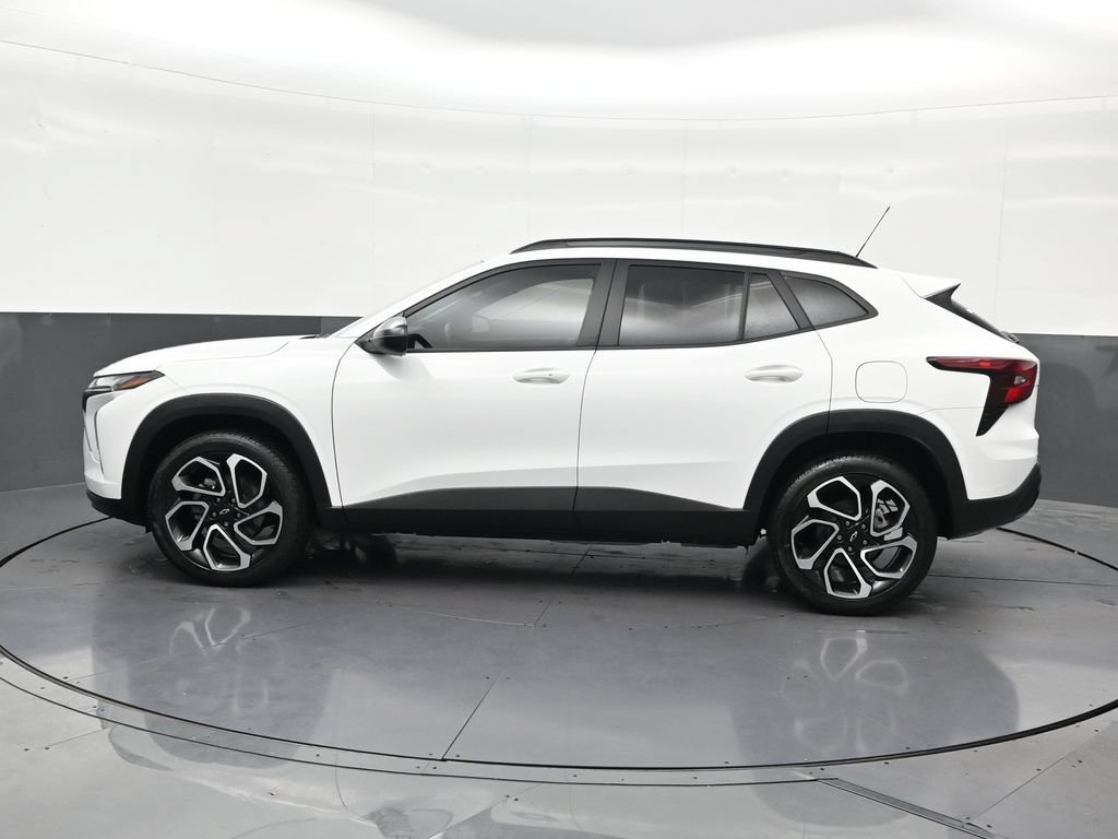Used 2025 Chevrolet Trax RS FWD image 2