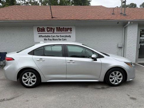 Used 2021 Toyota Corolla LE FWD image 4