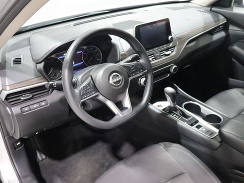 Used 2024 Nissan Altima 2.5 SV AWD/4WD image 16