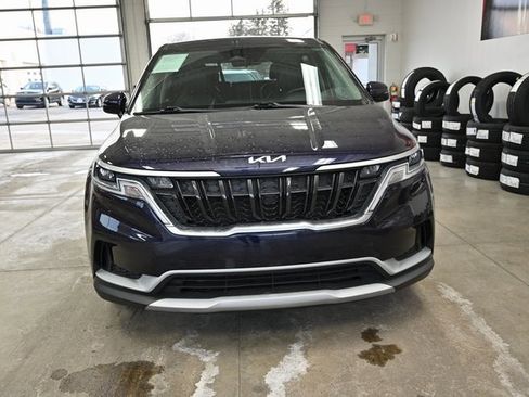 Used 2022 Kia Carnival LX image 2