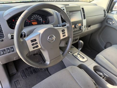 Used 2021 Nissan Frontier SV w/ Midnight Edition Floor Mats image 9