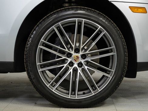 Certified 2026 Porsche Macan AWD/4WD image 39