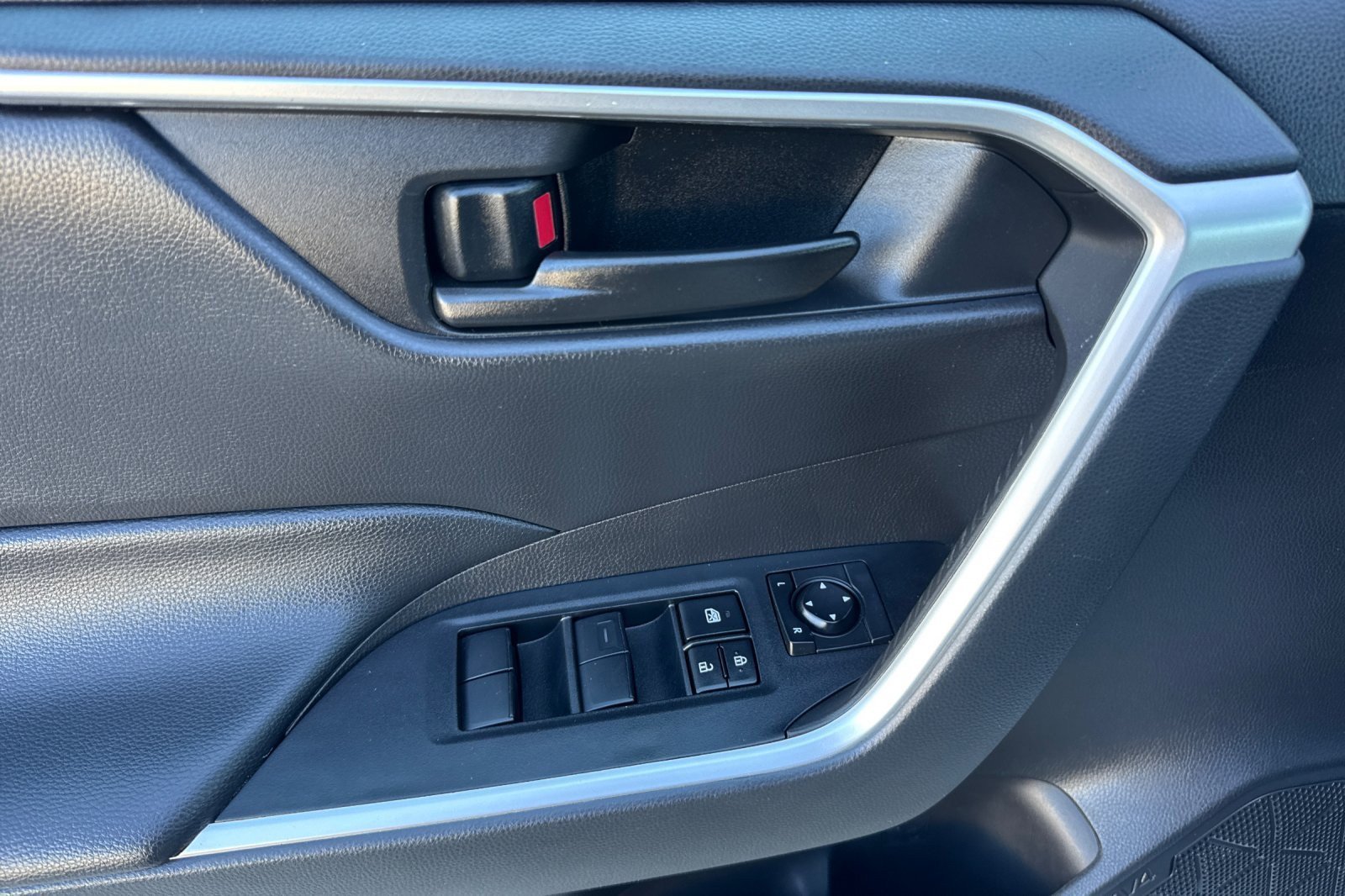 Certified 2024 Toyota RAV4 LE FWD image 10
