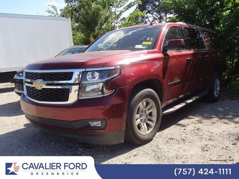 Used 2017 Chevrolet Suburban LT w/ Luxury Package RWD image 3
