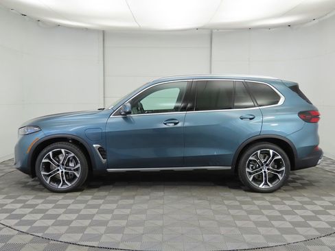 New 2026 BMW X5 xDrive50e w/ Climate Comfort Package AWD/4WD image 8