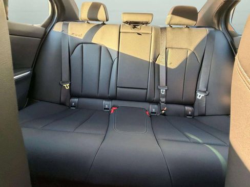 Used 2025 BMW 330i Sedan image 15