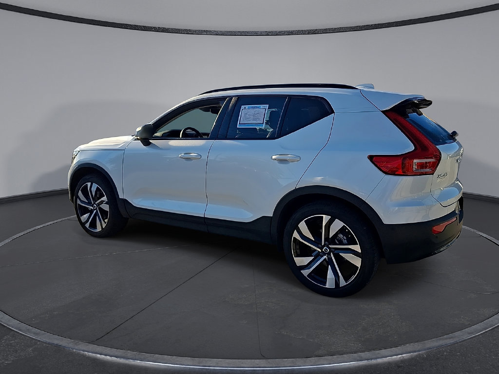 Certified 2024 Volvo XC40 B5 Plus w/ Protection Package Premier AWD/4WD image 9