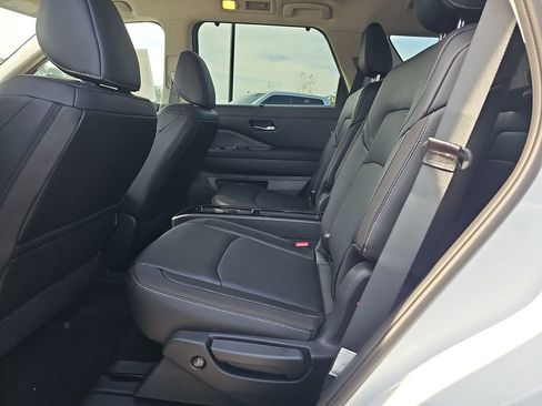 New 2026 Nissan Pathfinder Platinum FWD image 19