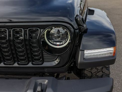 New 2025 Jeep Gladiator Willys image 10