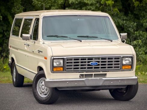 Used 1990 Ford E-150 and Econoline 150 RWD image 5