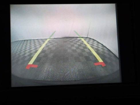 Used 2019 Chrysler Pacifica Touring-L image 13