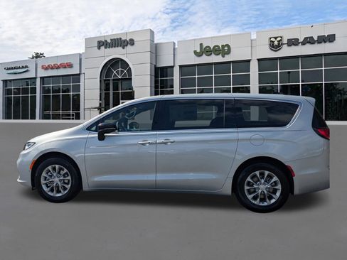 New 2026 Chrysler Pacifica Limited image 6