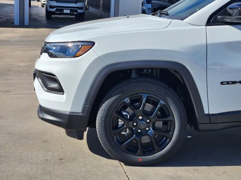 New 2026 Jeep Compass Latitude image 10