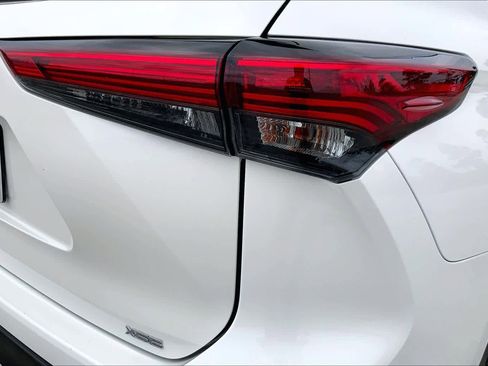 Used 2021 Toyota Highlander XSE FWD image 30