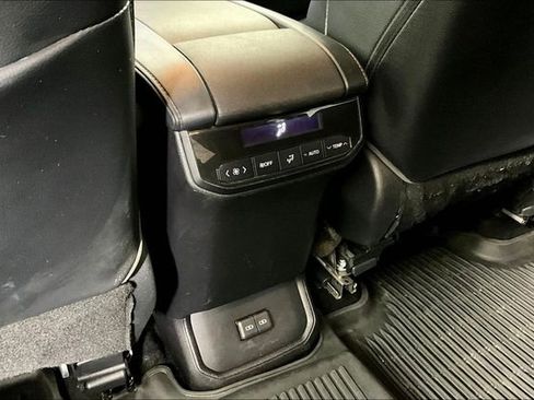 Used 2023 Toyota Highlander XLE image 35
