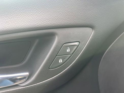 Used 2022 Chevrolet Equinox RS w/ LPO, Floor Liner Package AWD/4WD image 9