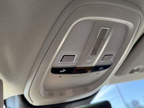 Used 2023 Volvo V60 B5 Cross Country Plus w/ Climate Package image 25